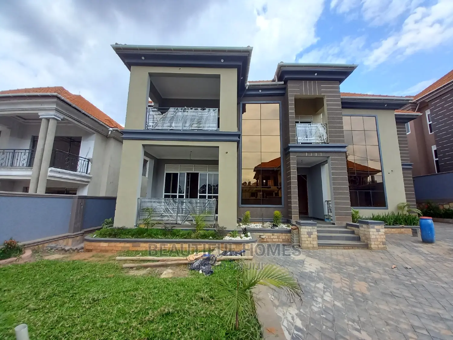 Furnished 7bdrm Mansion in Kisaasi Tarmack, Central Division for Sale