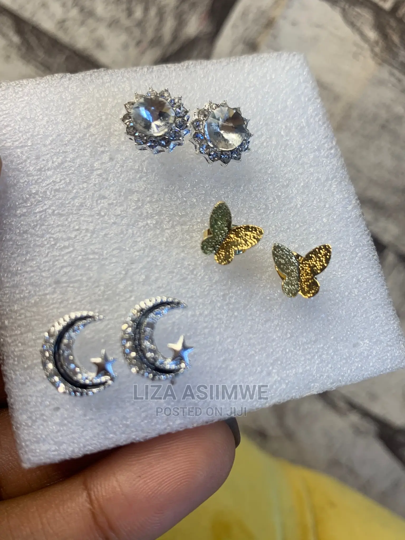 Simple Lady Earpins Available