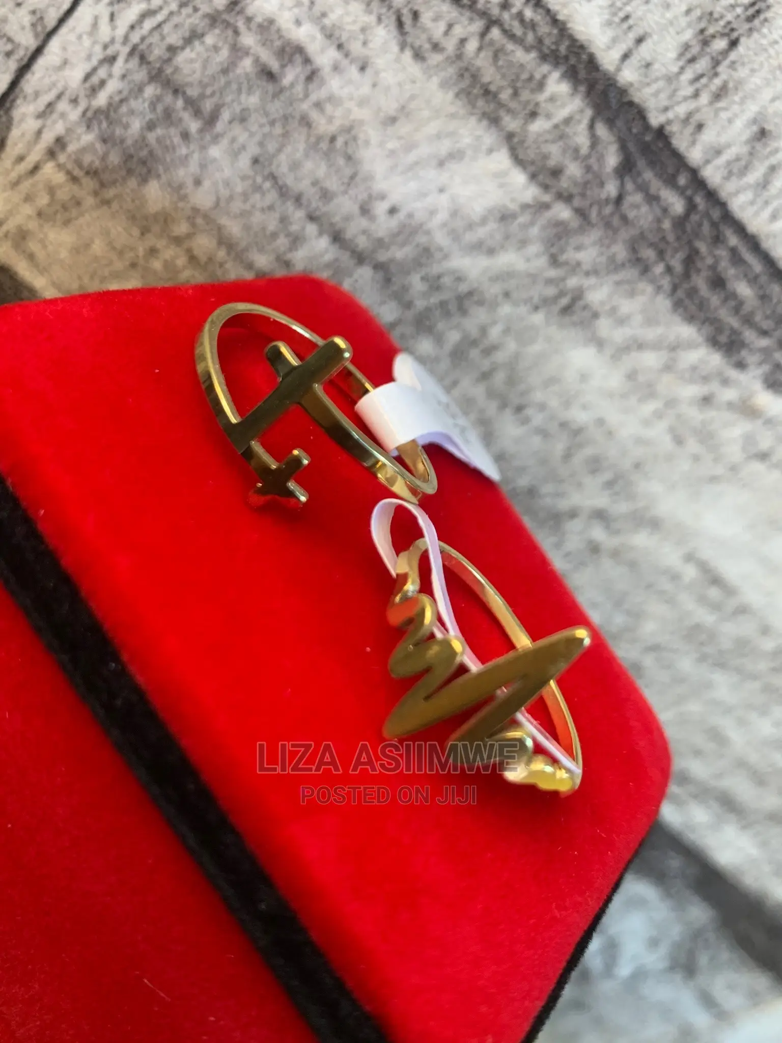 Classy and Simple Rings Available