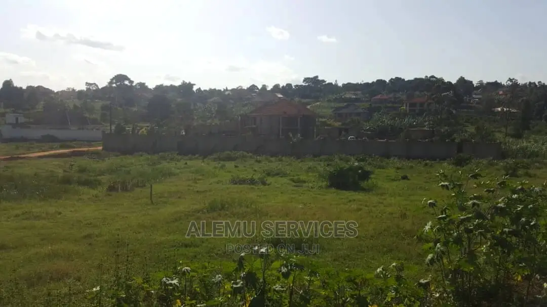 Land on Sell in Hoima Near Airport