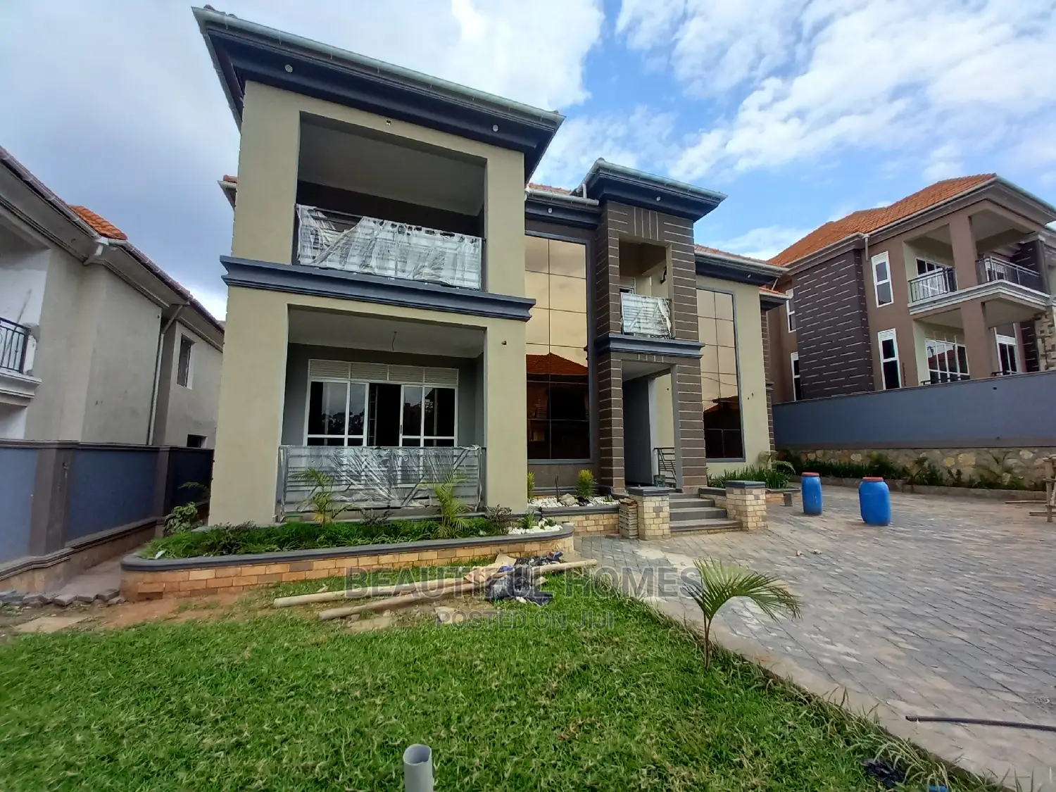 Furnished 6bdrm Mansion in Kisaasi, Central Division for Sale