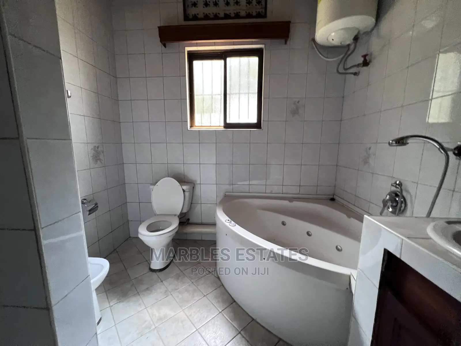 6bdrm Bungalow in Kololo, Central Division for Rent
