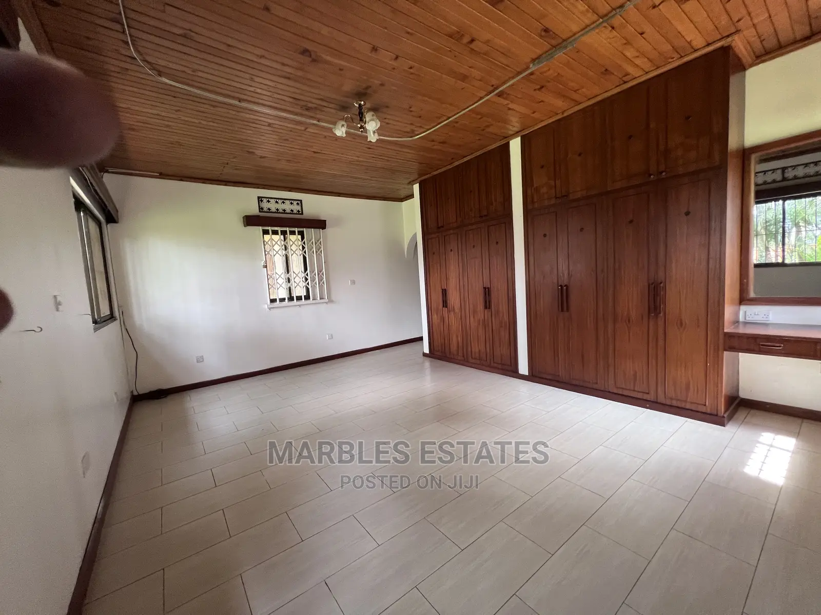 6bdrm Bungalow in Kololo, Central Division for Rent
