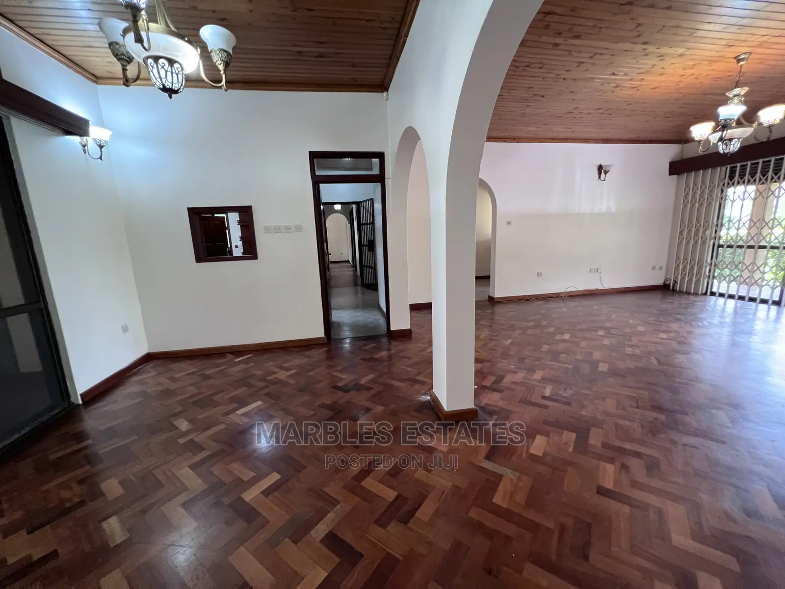 6bdrm Bungalow in Kololo, Central Division for Rent
