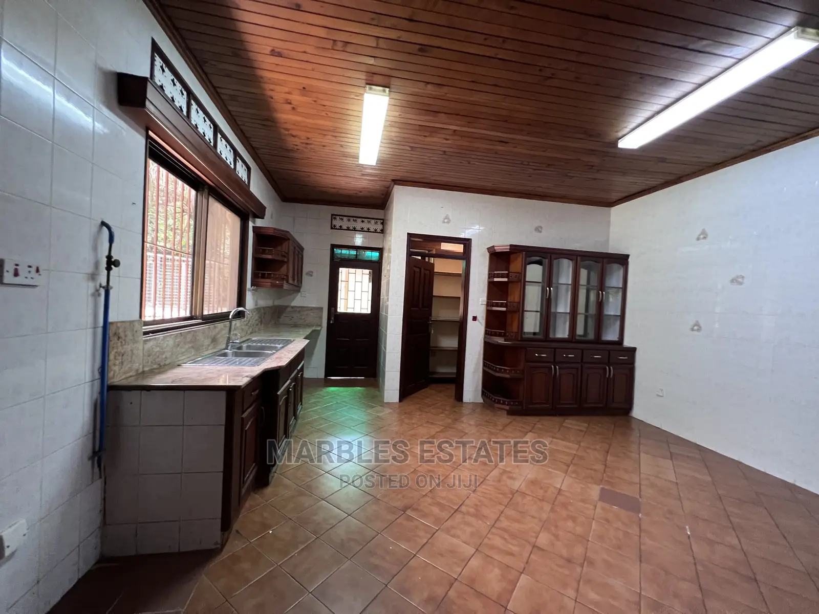 6bdrm Bungalow in Kololo, Central Division for Rent