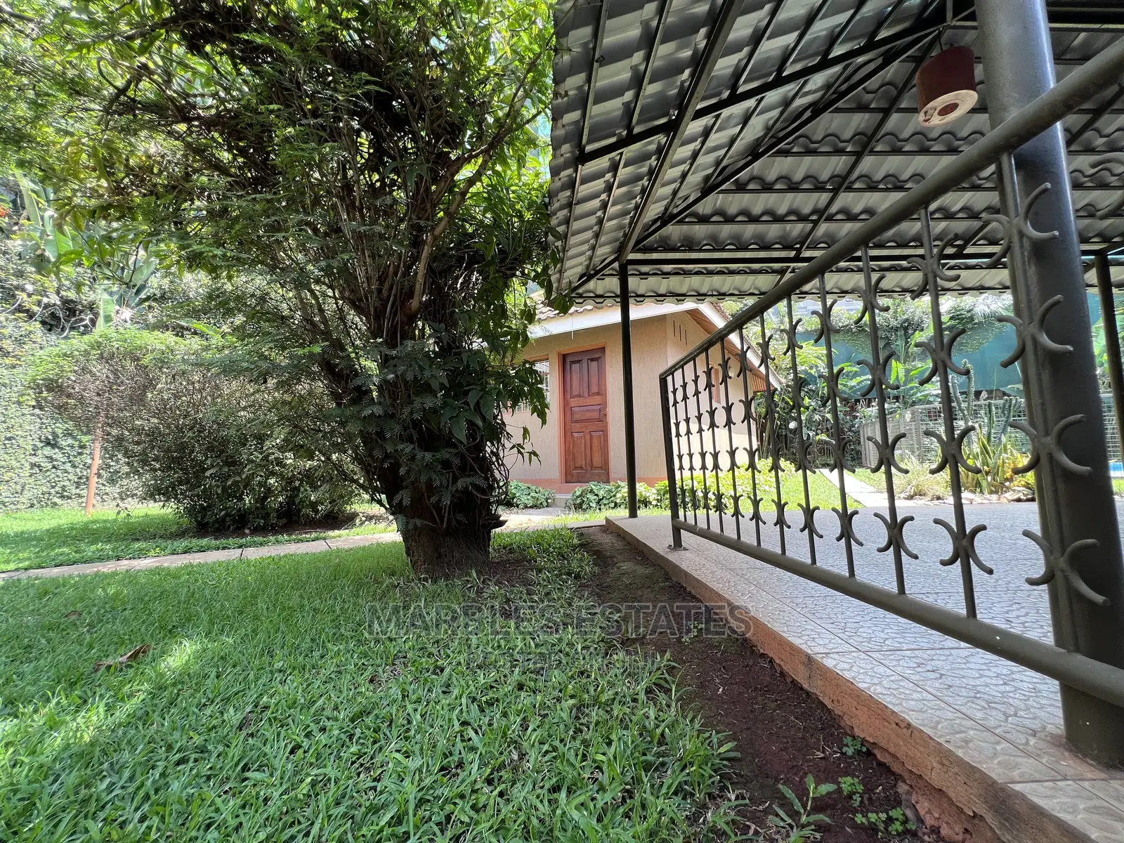 6bdrm Bungalow in Kololo, Central Division for Rent