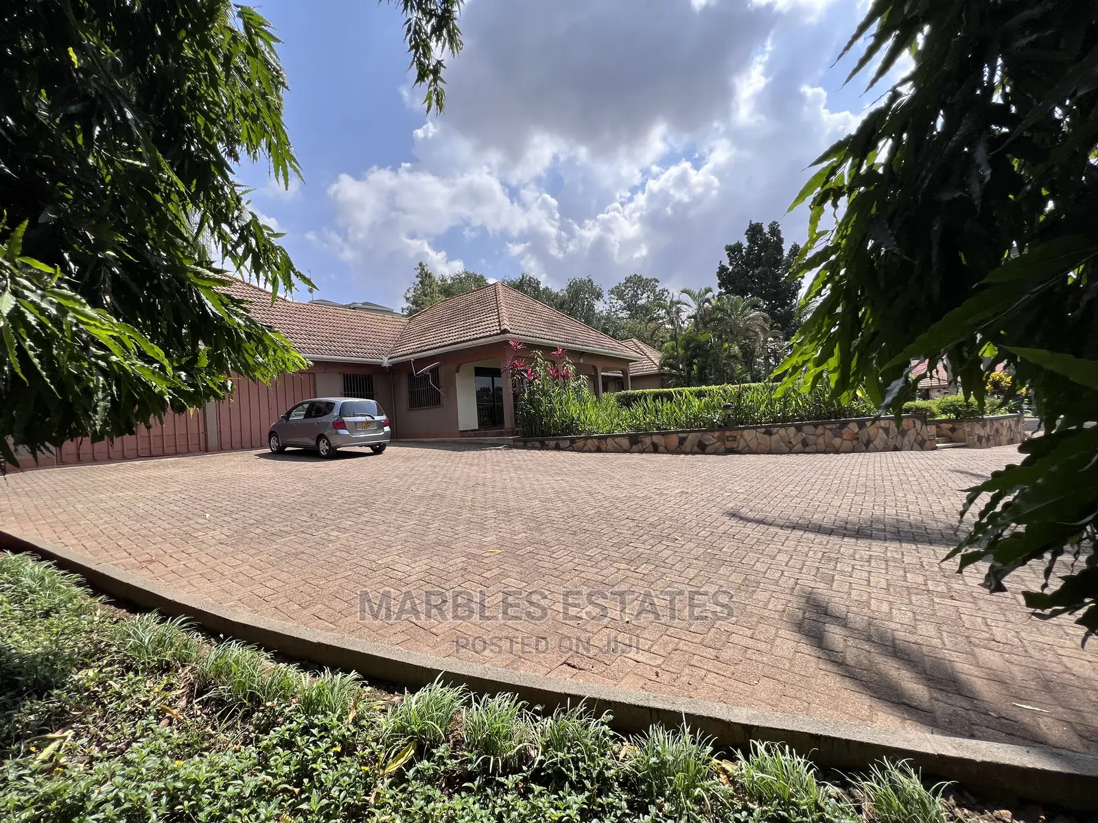 6bdrm Bungalow in Kololo, Central Division for Rent