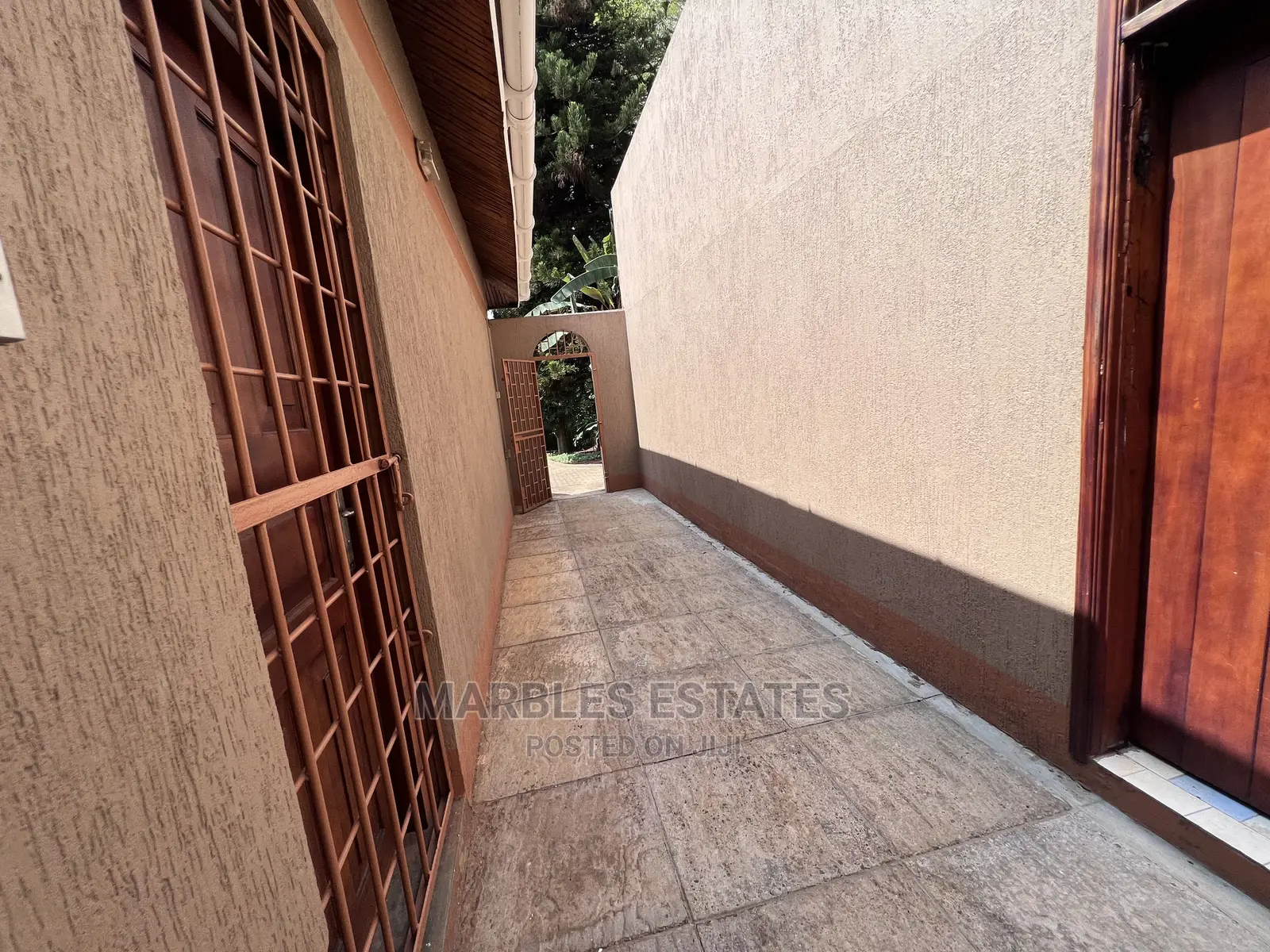 6bdrm Bungalow in Kololo, Central Division for Rent
