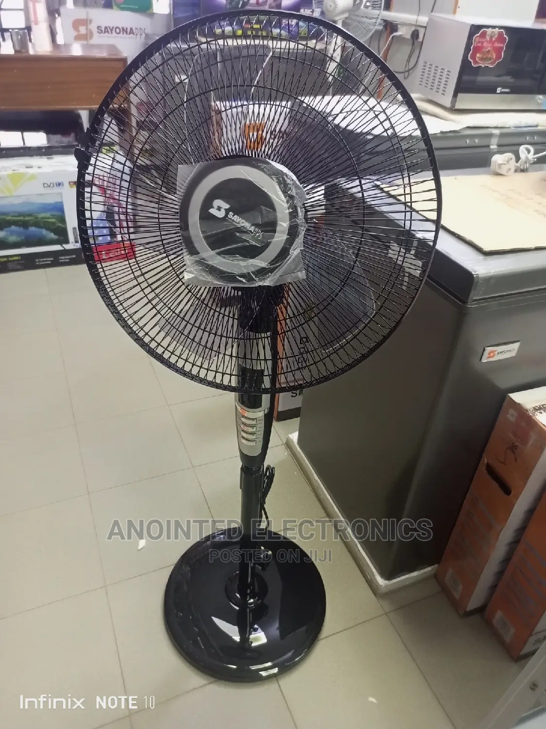 Sayona Stand Fan With a Remote