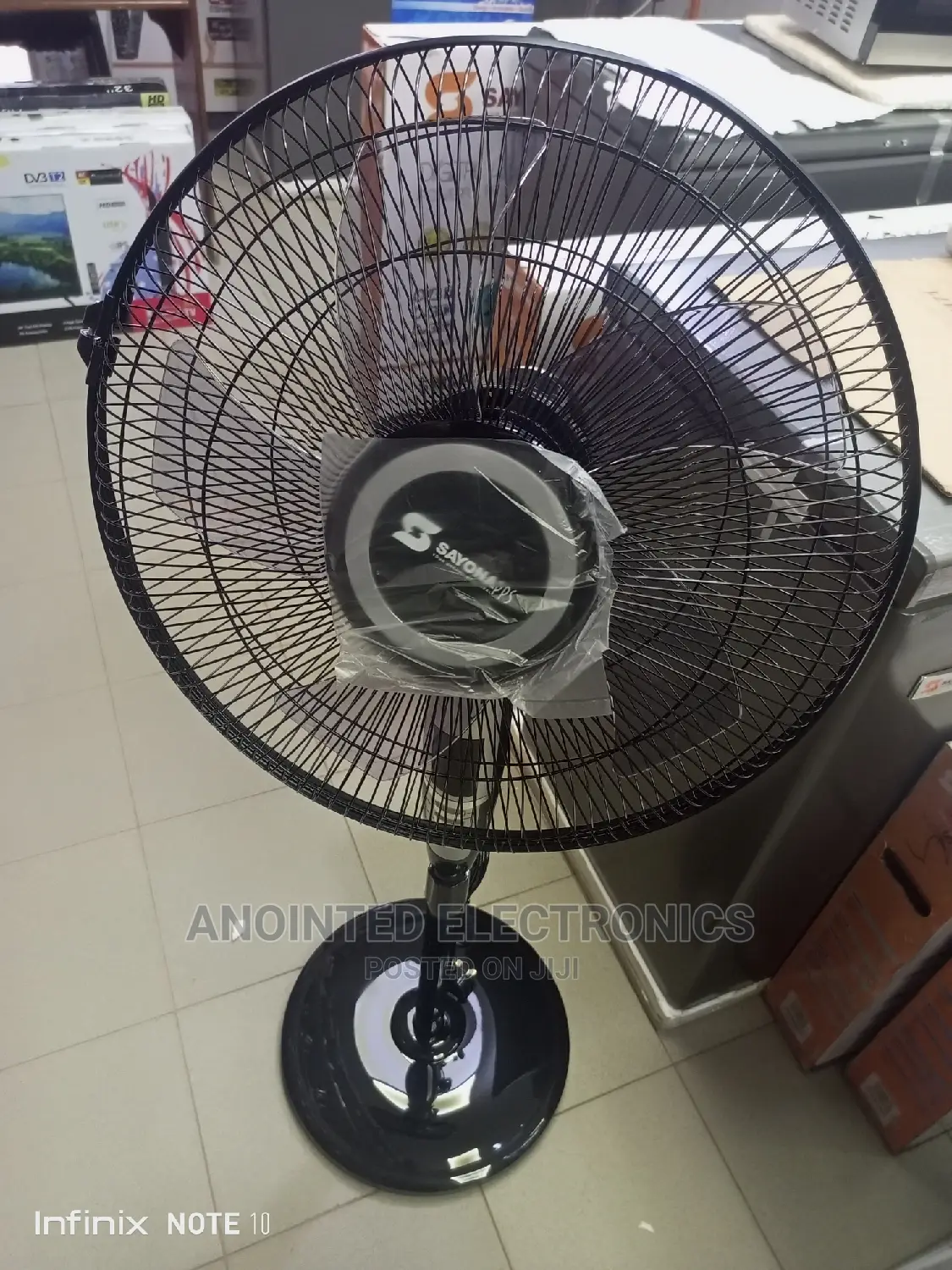 Sayona Stand Fan With a Remote