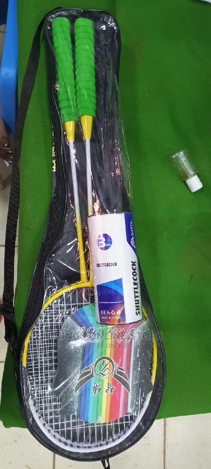 Badminton Racket With 3 Pieces Shuttle Cock