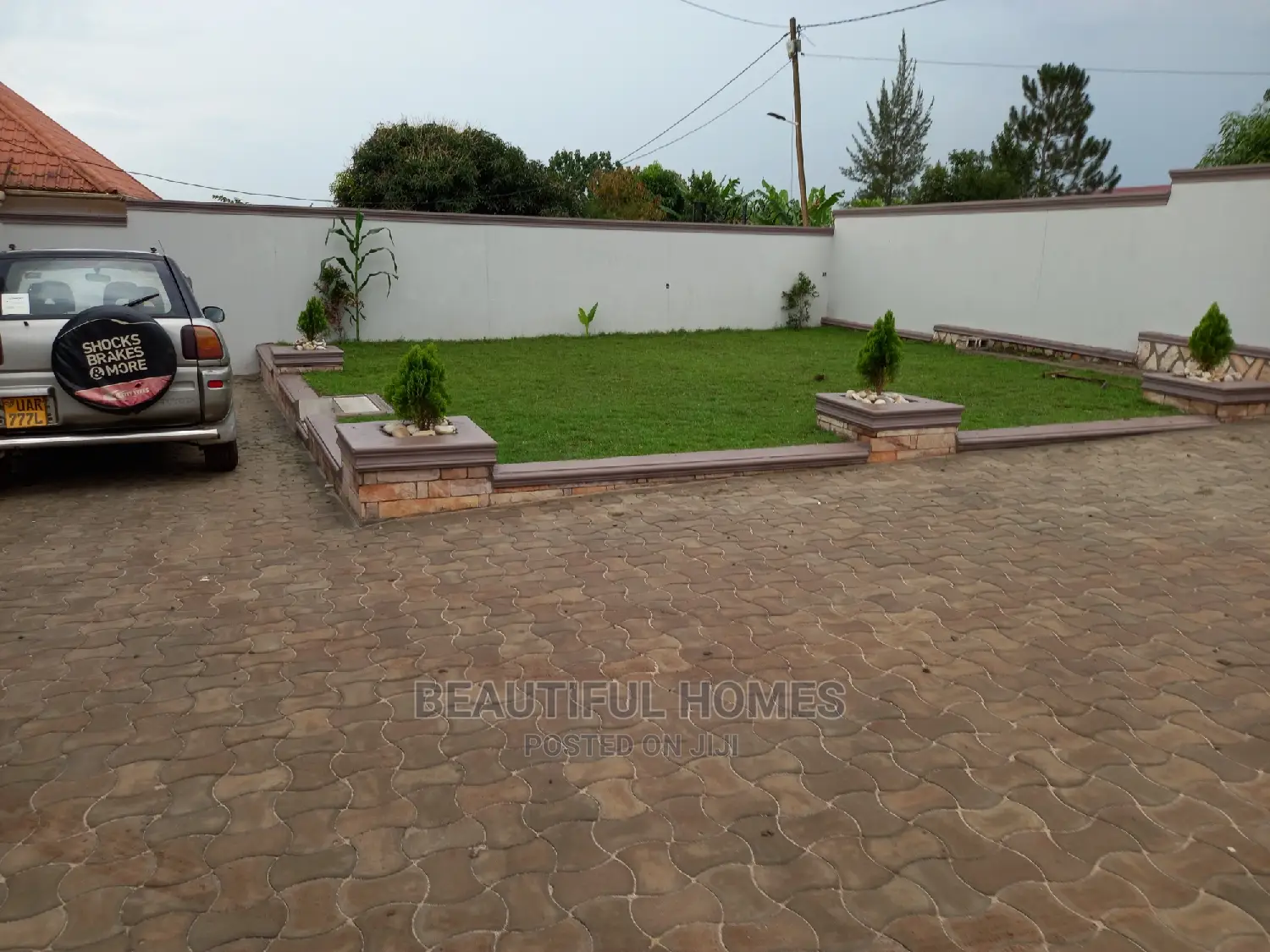 Furnished 4bdrm Bungalow in Kira for Sale