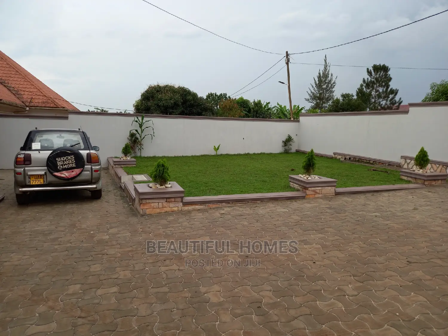 Furnished 4bdrm Bungalow in Kira for Sale