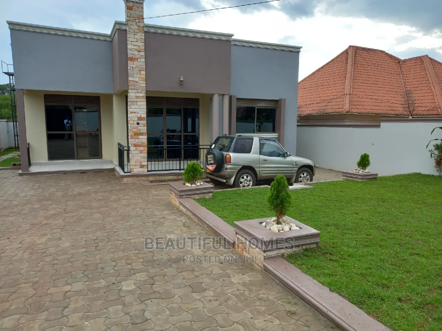 Furnished 4bdrm Bungalow in Kira for Sale