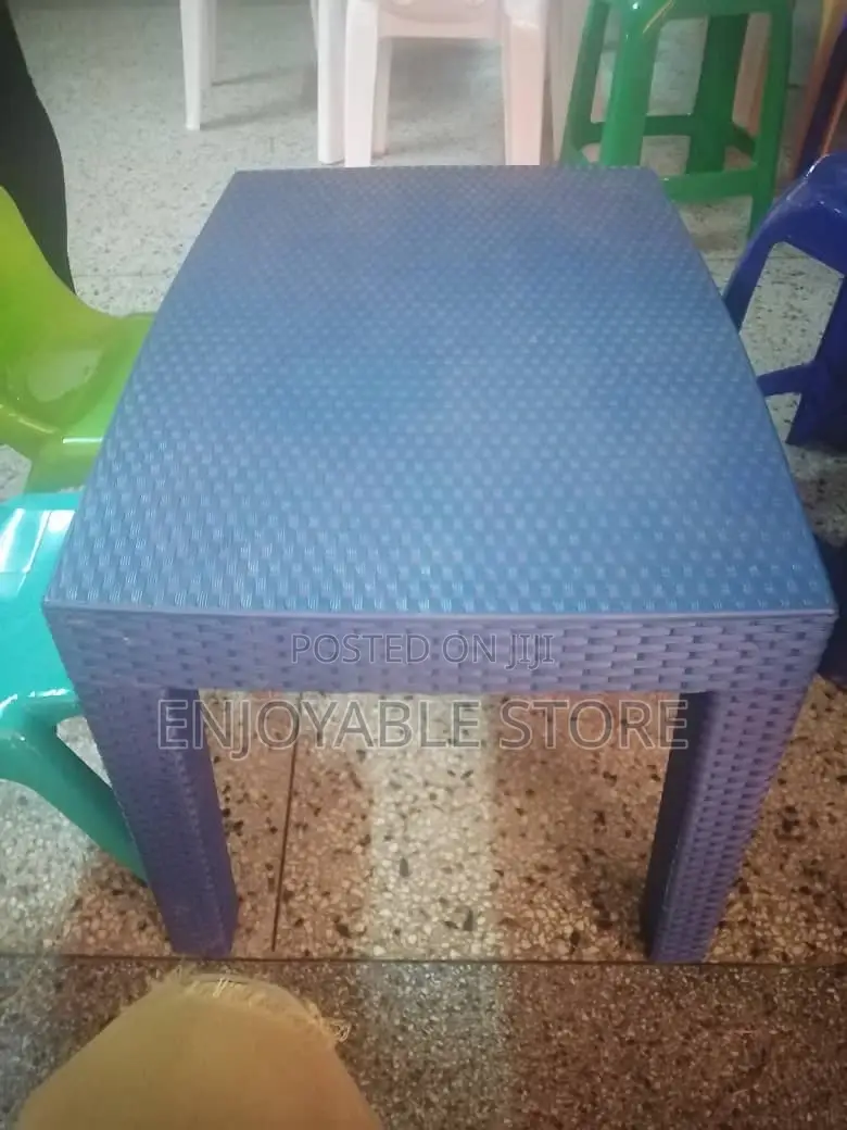 Plastic Medium Table