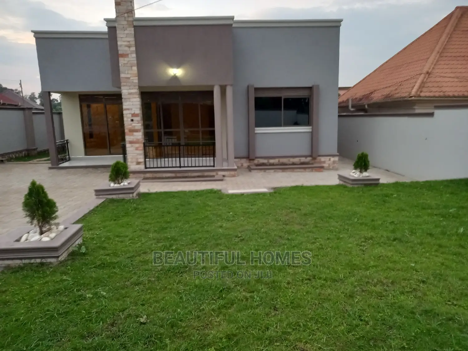 Furnished 4bdrm House in Kira for Sale