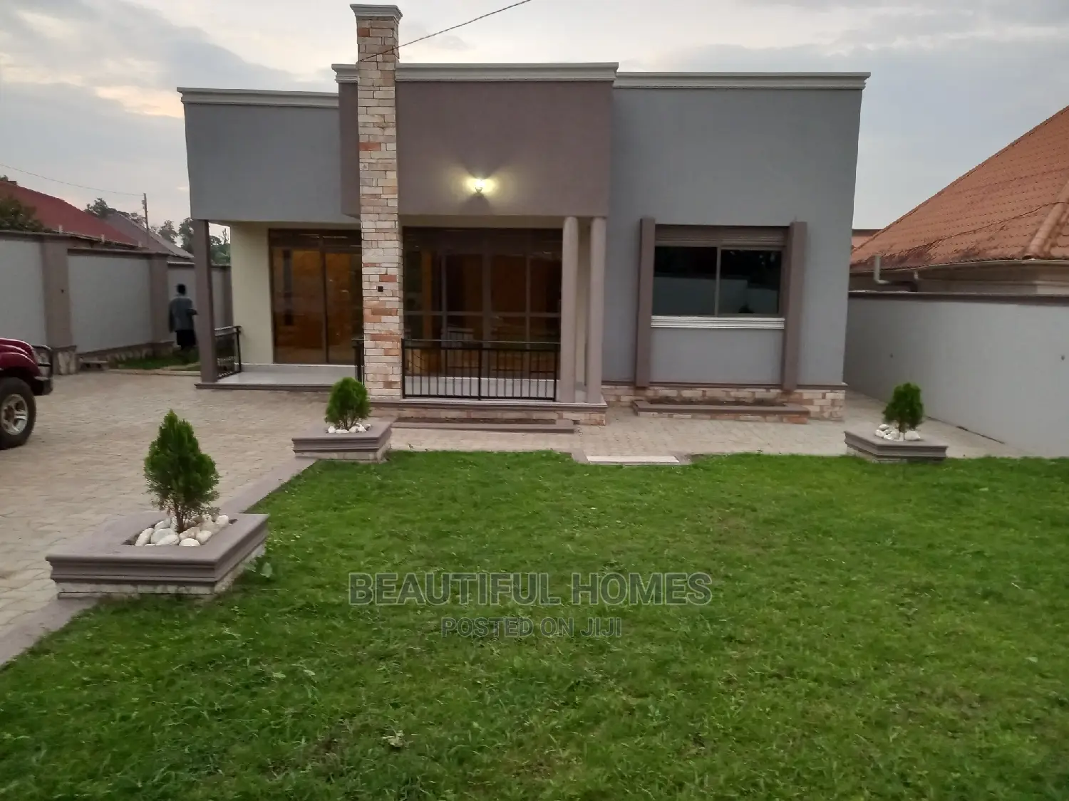Furnished 4bdrm House in Kira for Sale