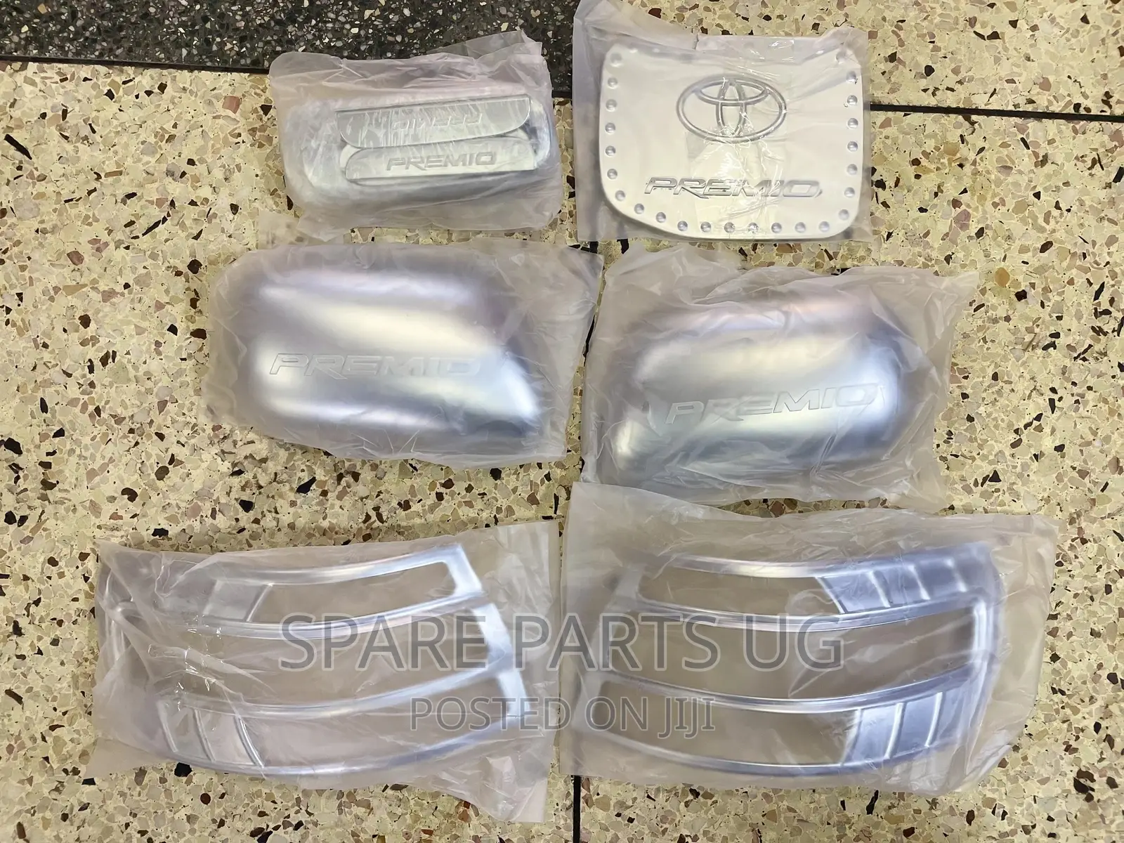 Premio 1999 - 2001 Kit / Chrome Mouldings