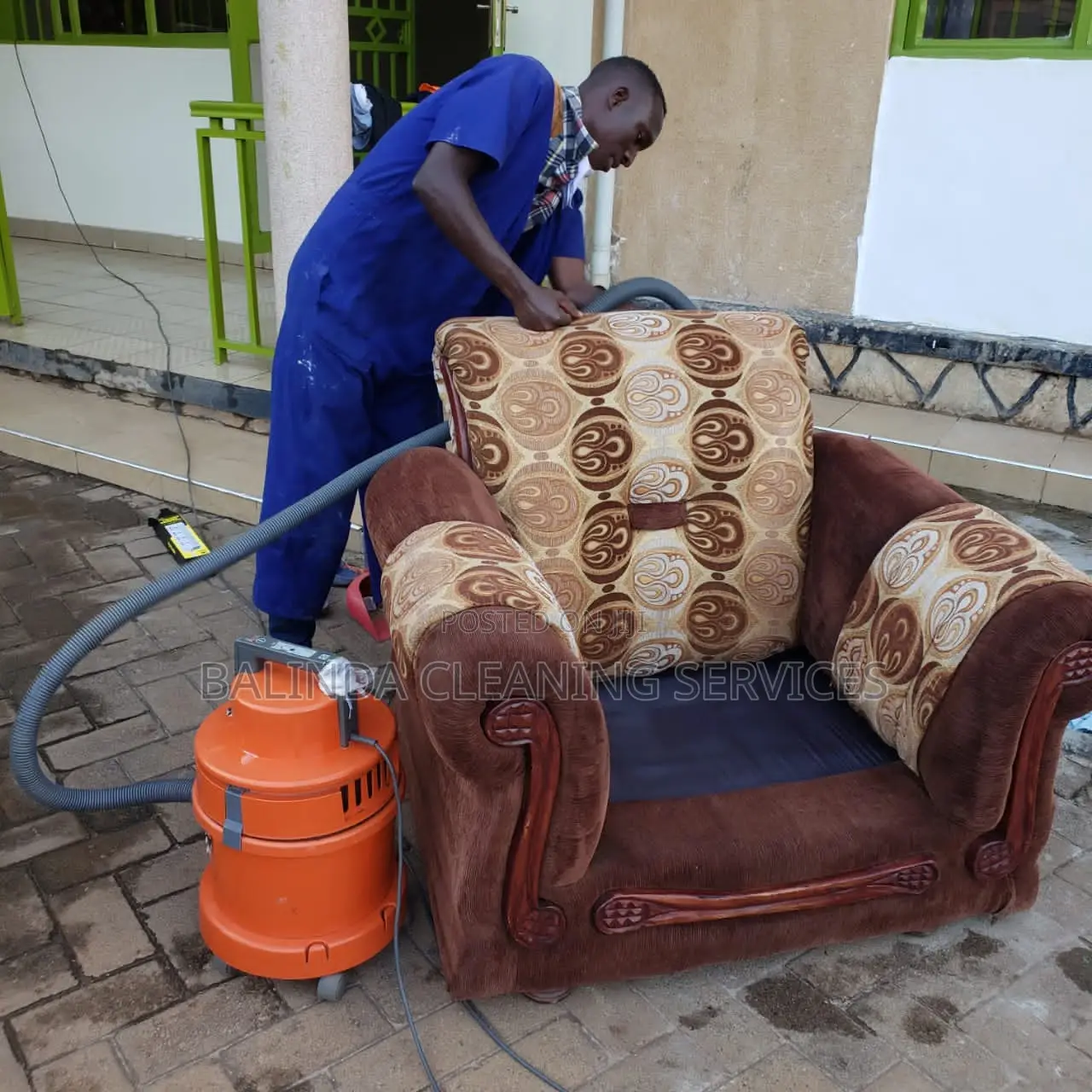 Sufficient Sofa Cleaning in Progress