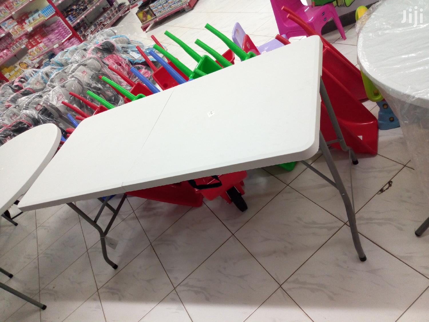 Foldable Plastic Table 8 Seaters