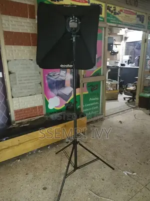 Godox 80×80cm Softbox.