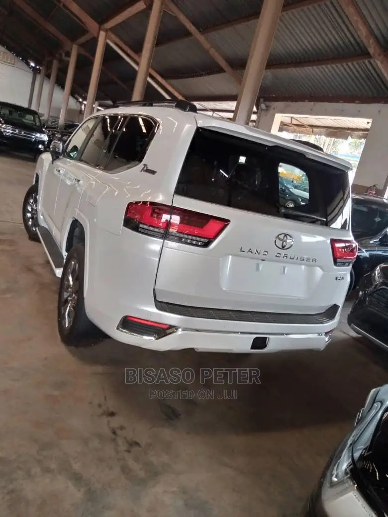 New Toyota Land Cruiser Prado 2022 White