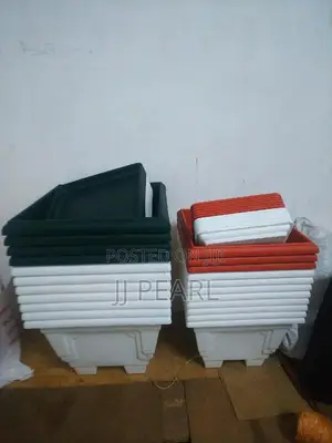 Squared Plastic Flower Pots