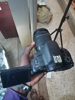 CANON EOS 700D Professional Camera.