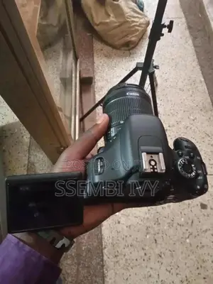 CANON EOS 600D Camera.