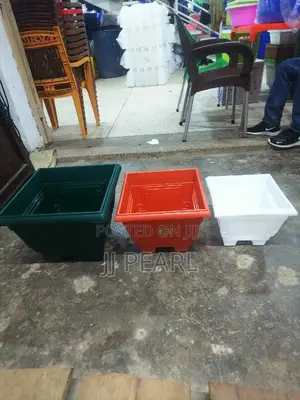 Squared Plastic Flower Pots