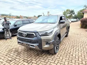 Toyota Hilux 2022 Gray