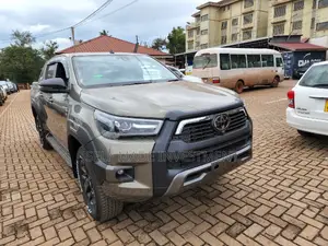 Toyota Hilux 2022 Gray