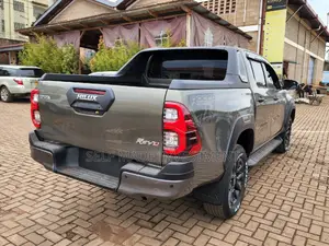 Toyota Hilux 2022 Gray