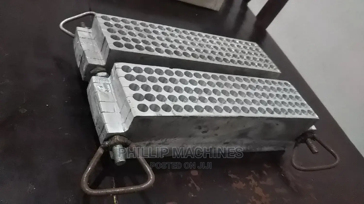 100 Chalk Pieces Per Round Moulds Always Available