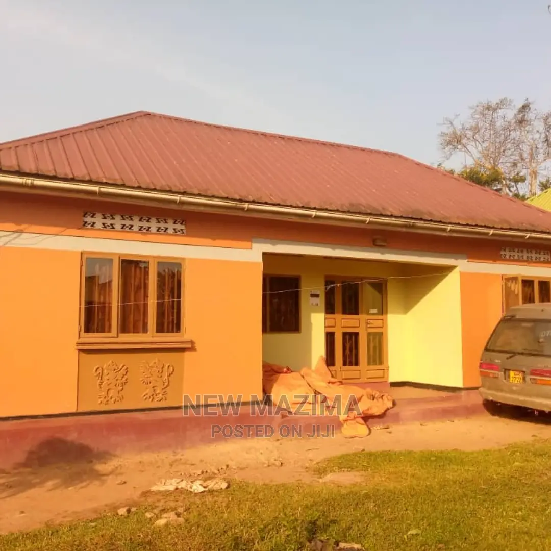 3bdrm House in Namagoma Town, Division a for Sale