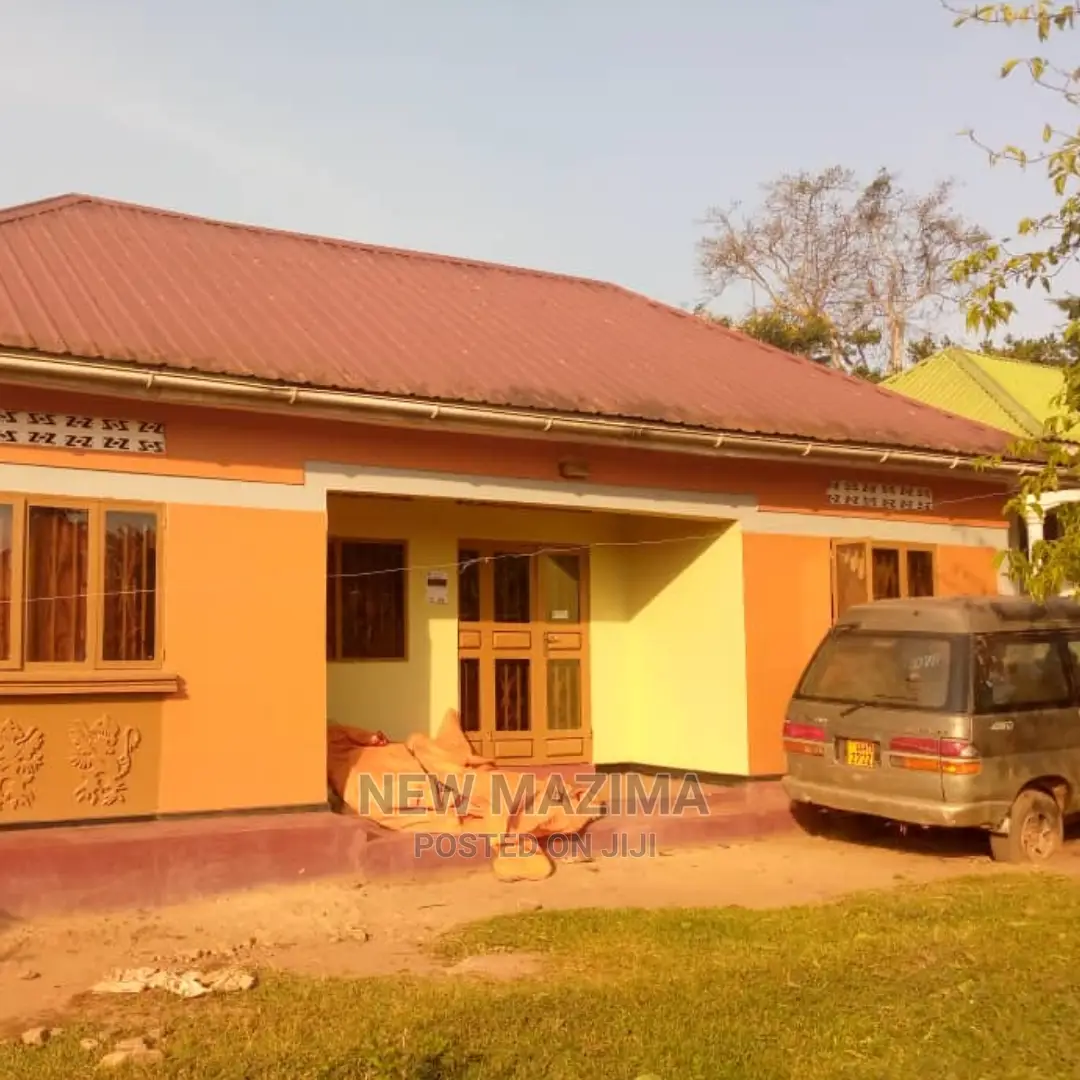 3bdrm House in Namagoma Town, Division a for Sale