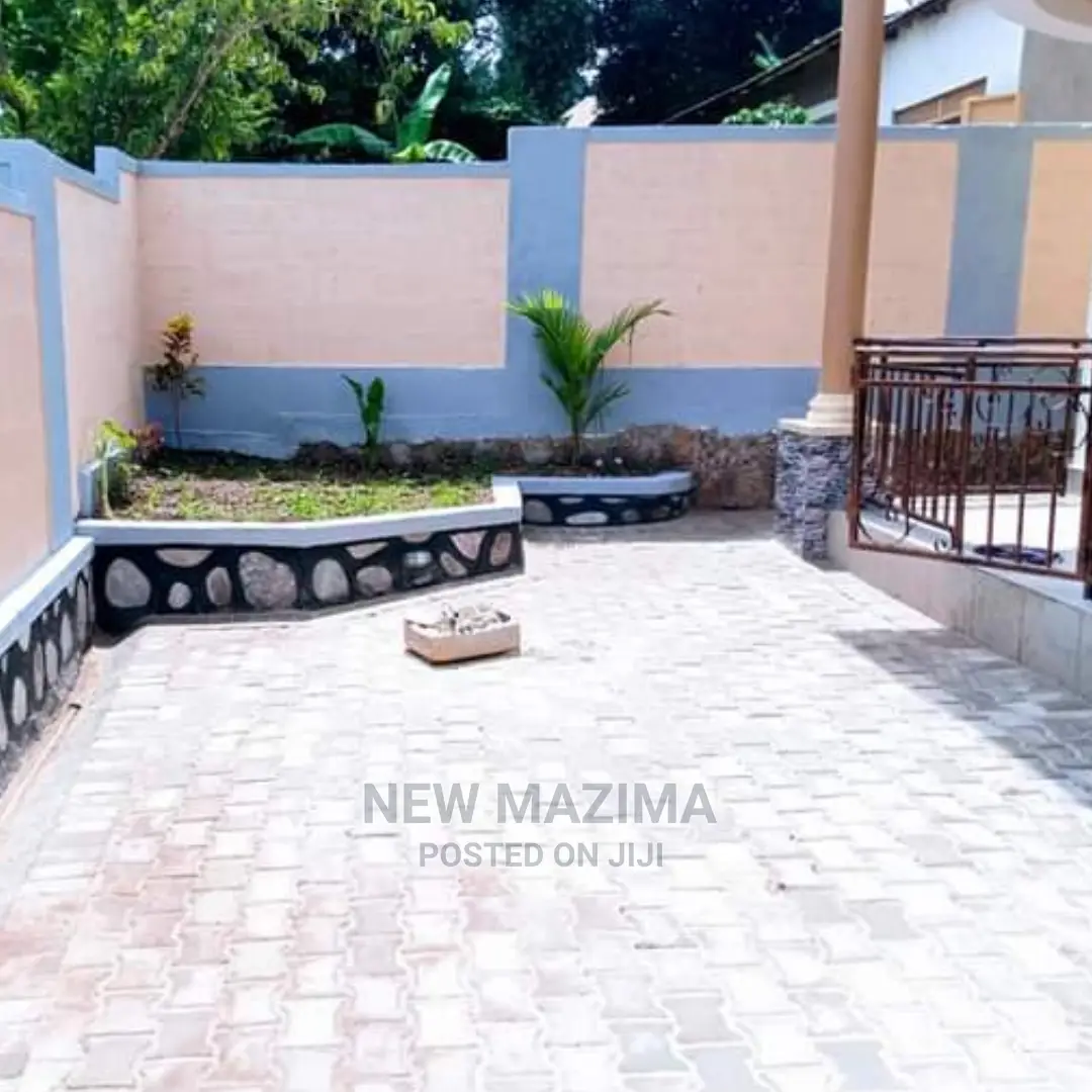 Mini Flat in Seguku Ntebe Rd, Central Division for Sale