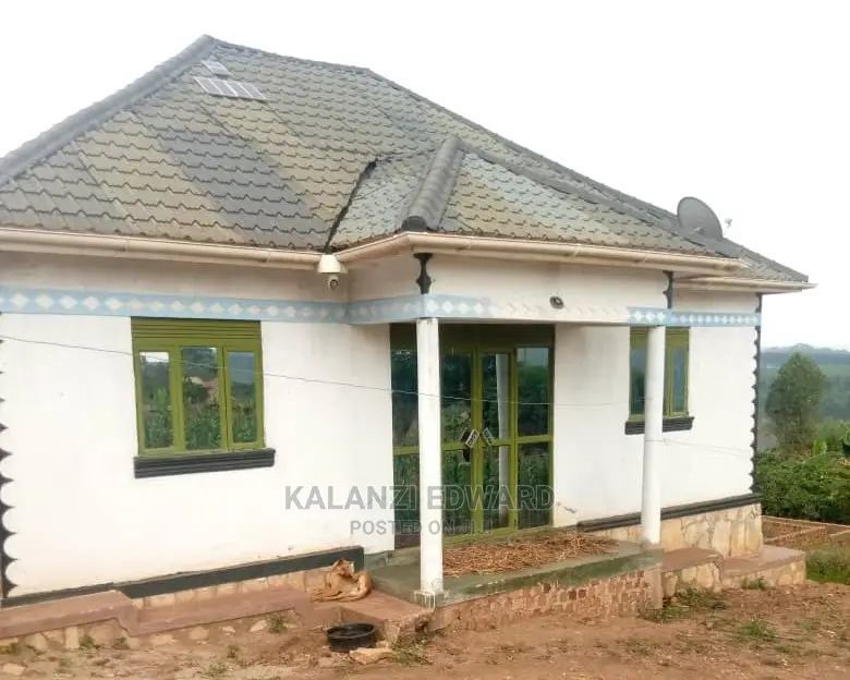 Furnished 6bdrm House in Ed Estates, Central Division for Sale