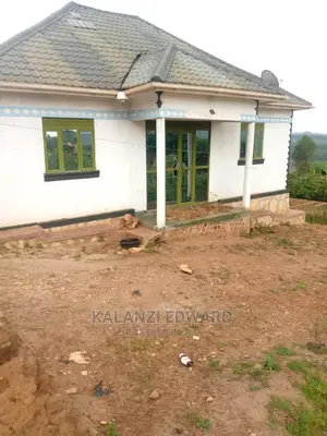 Furnished 6bdrm House in Ed Estates, Central Division for Sale