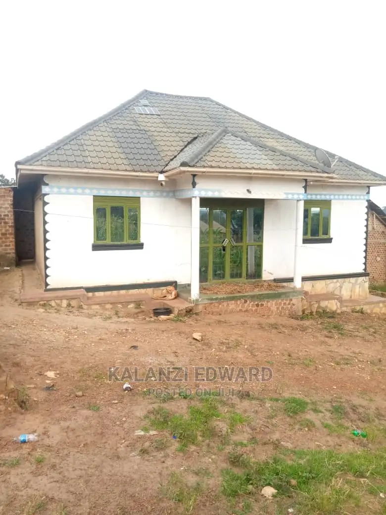 Furnished 6bdrm House in Ed Estates, Central Division for Sale