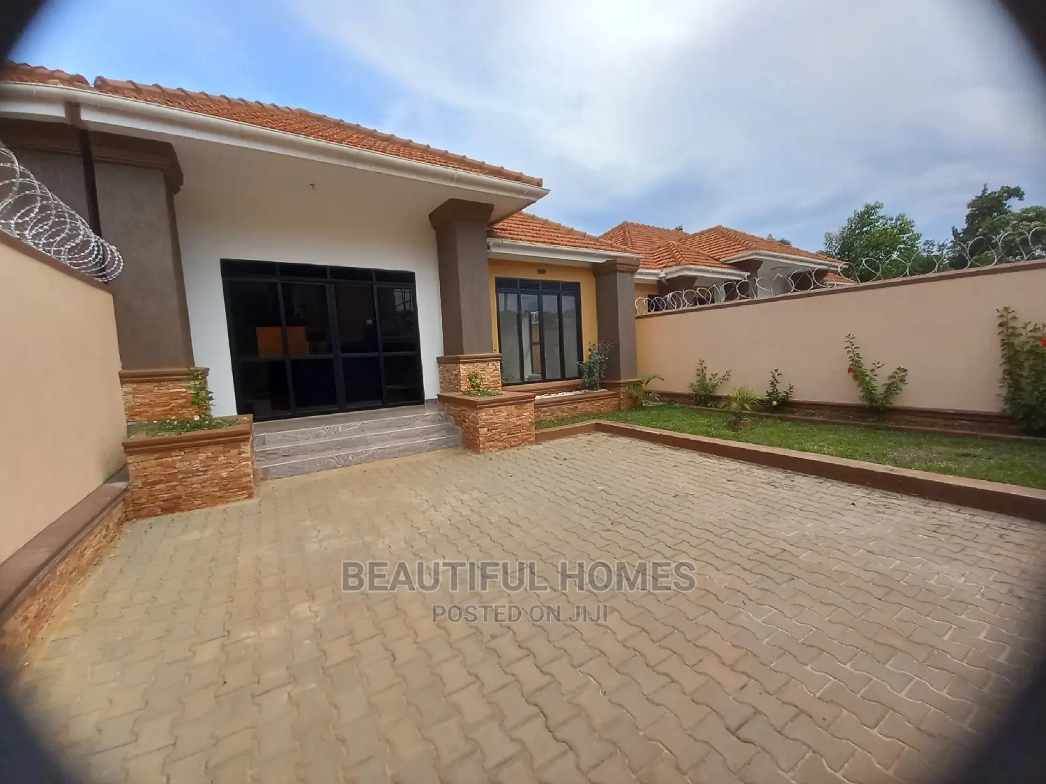 Furnished 3bdrm House in Kisaasi, Central Division for Sale