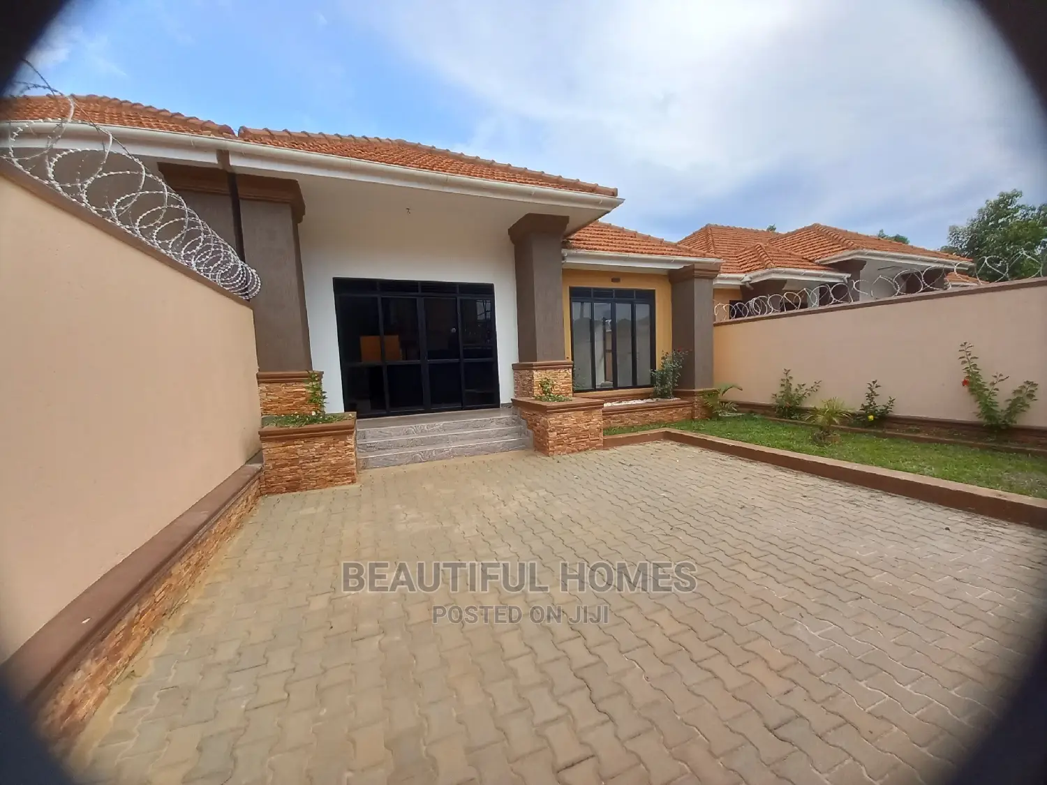 Furnished 3bdrm House in Kisaasi, Central Division for Sale