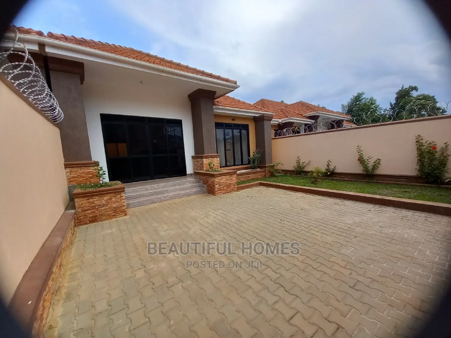 Furnished 3bdrm Bungalow in Kisaasi, Central Division for Sale