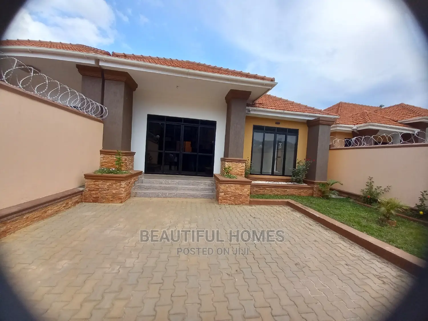 Furnished 3bdrm Bungalow in Kisaasi, Central Division for Sale