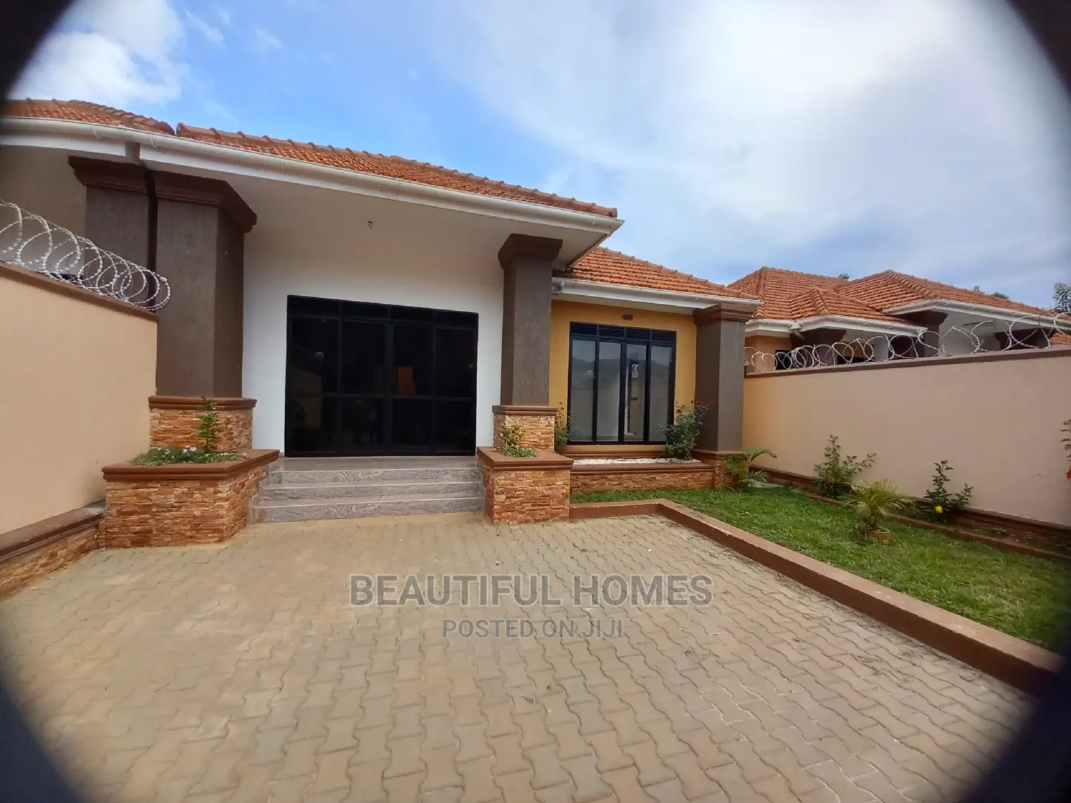 Furnished 3bdrm Bungalow in Kisaasi, Central Division for Sale