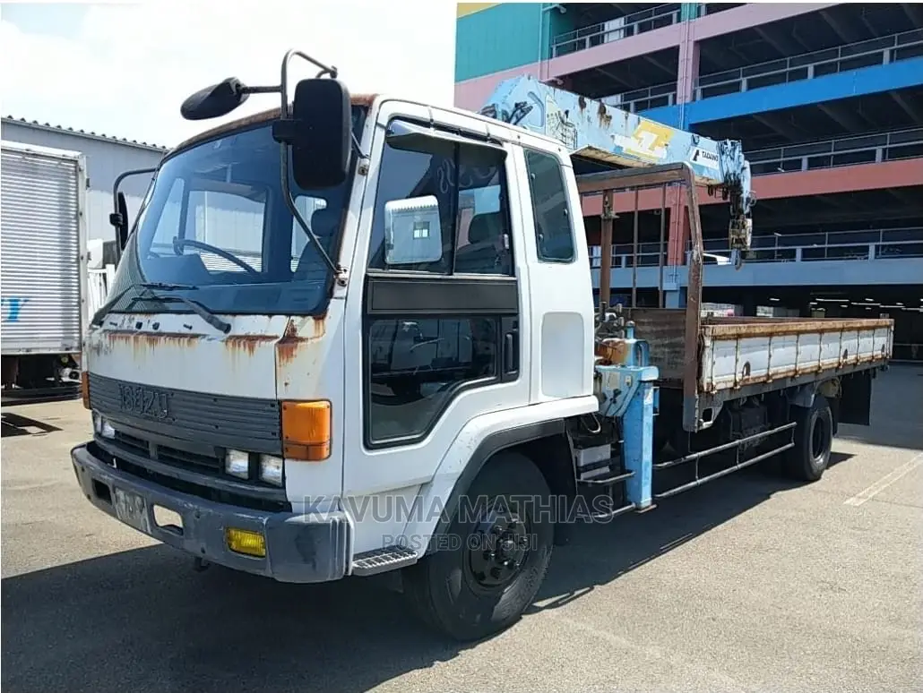 Isuzu Foward Crane Truck.