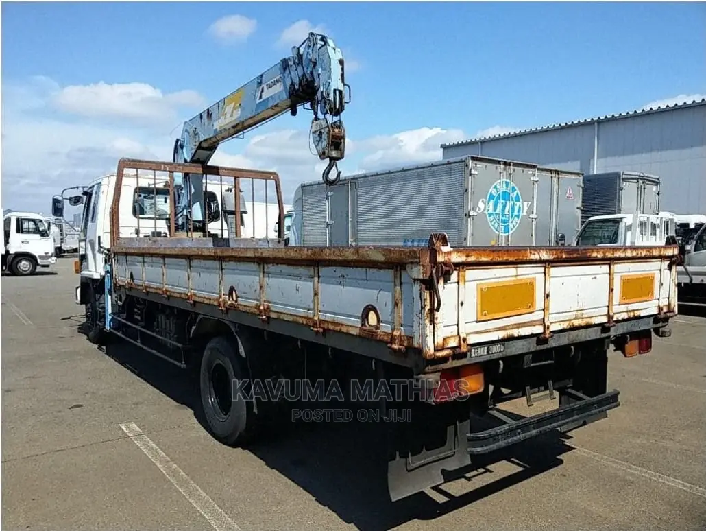 Isuzu Foward Crane Truck.