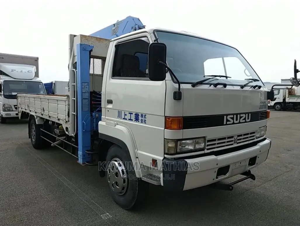 Isuzu Foward Crane Truck.