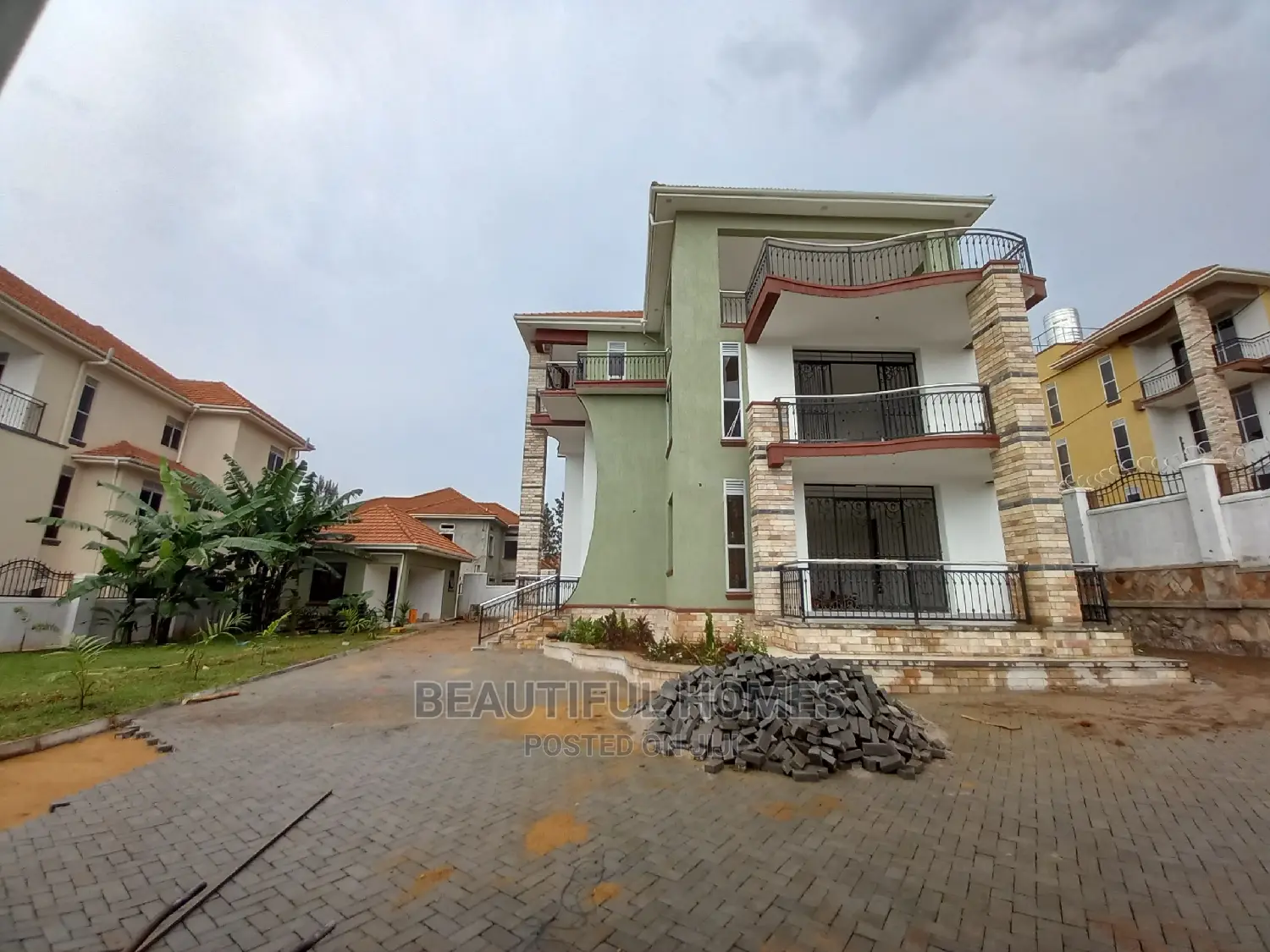 Furnished 6bdrm Mansion in Munyonyo All Tarmack, Makindye for Sale