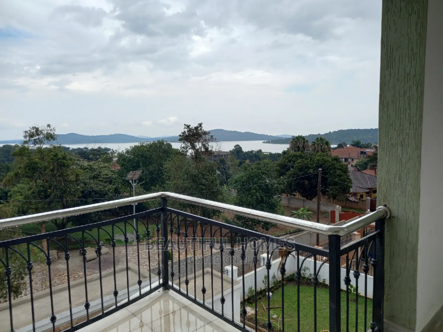 Furnished 6bdrm Mansion in Munyonyo All Tarmack, Makindye for Sale